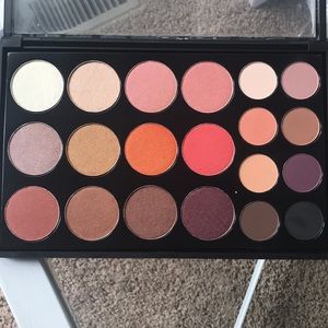 CROWN PRO Palette